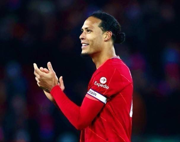 斯内德：穆帅对我而言就像父亲，贝尼特斯来国米的时机不对