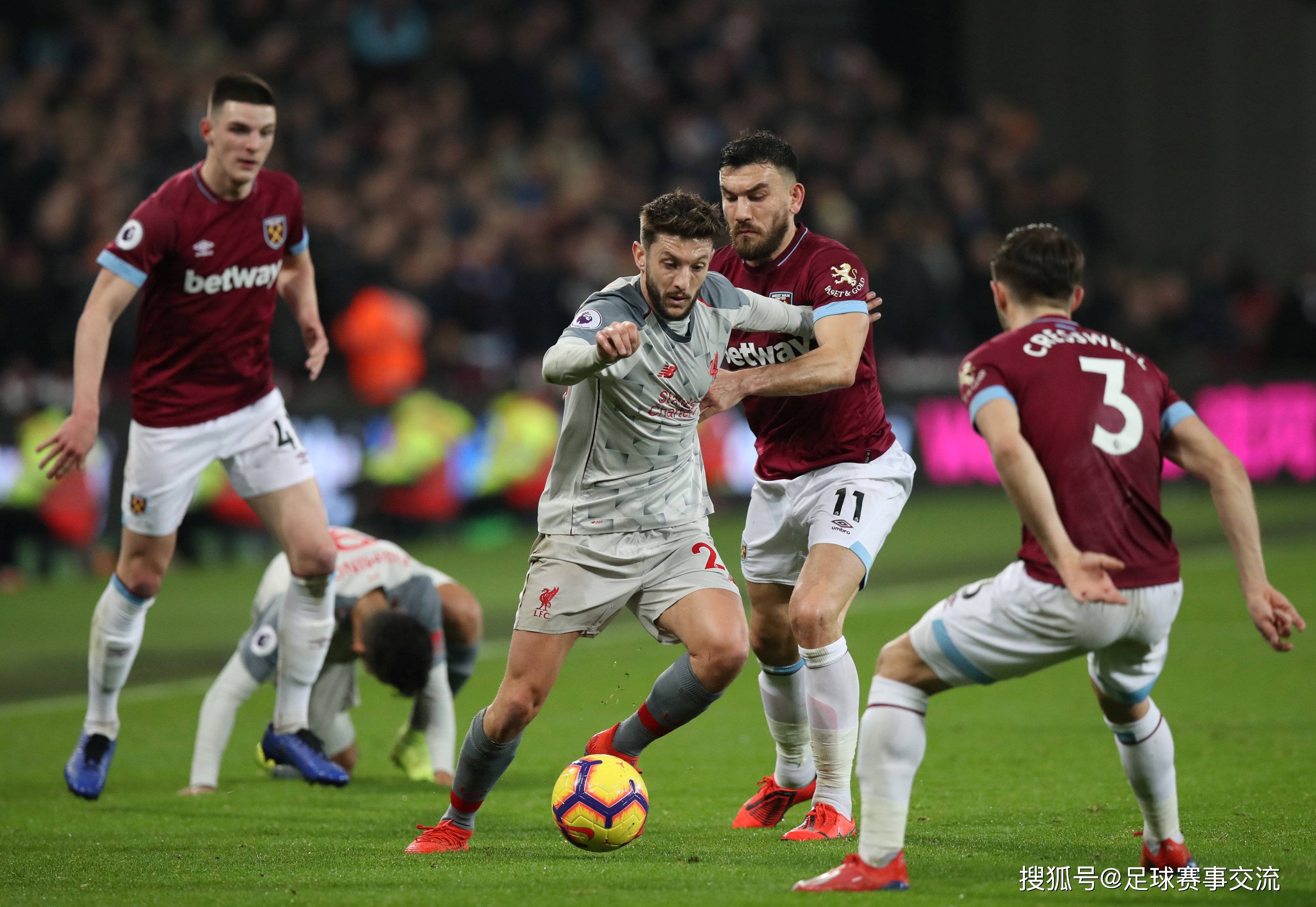 TA：埃利奥特融入维拉的进程较为缓慢，他需要更加沉着冷静