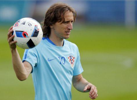 国足热身赛小胜乌兹别克斯坦